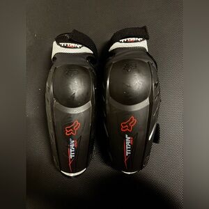 Fox Racing Titan Race Elbow Guard: Black - S/M